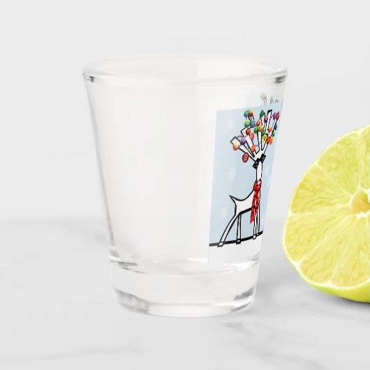 Twee kerstfeestrendieren met sneeuwvlokken shot glas (Links)