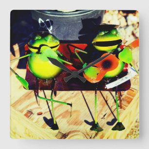 Twee kikkers spelen banjo vierkante klok