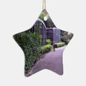 twee kinderen in het park keramisch ornament (Rechts)