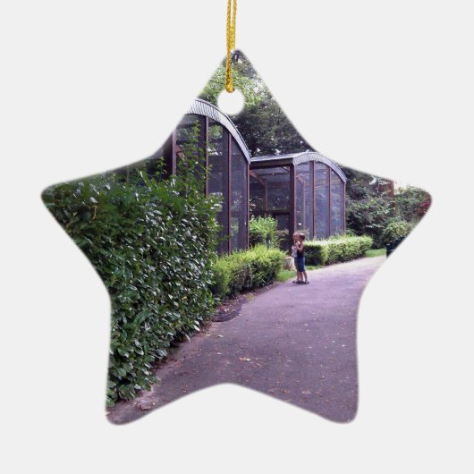 twee kinderen in het park keramisch ornament (Voorkant)