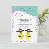 Twee kippen die gehitte lesbiennes krijgen uitgeno kaart (Staand voorkant)