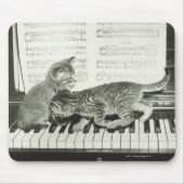 Twee kitten op pianokaart (B&W) Muismat (Voorkant)