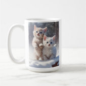 Twee Kittens met Blue Eyes Spelen in de Sneeuw Koffiemok (Links)