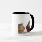 Twee Kittens slapen in Bowls Mok (Voorkant rechts)