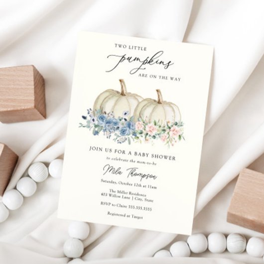 Twee kleine Baby shower-uitnodiging voor pompoenen Kaart