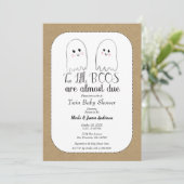 Twee kleine BOOS Twin Ghosts Halloween Baby shower Kaart (Staand voorkant)