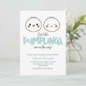 Twee kleine Dumplings Schattige Twin Baby shower Kaart (Staand voorkant)