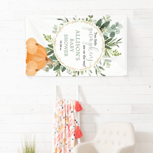 Twee kleine pompoenen met baby shower achtergrond spandoek (Insitu)