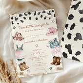 Twee kleine tweelingcowgirls op weg naar de baby s kaart