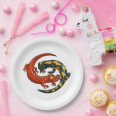 Twee kleurrijke lachende salamanders verstrengelde papieren bordje (Feest)