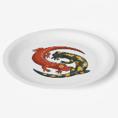 Twee kleurrijke lachende salamanders verstrengelde papieren bordje (Gekanteld)