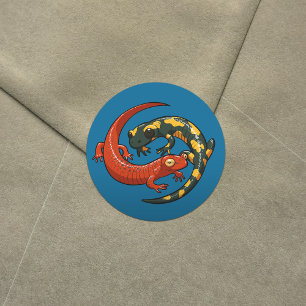 Twee kleurrijke lachende salamanders verstrengelde ronde sticker