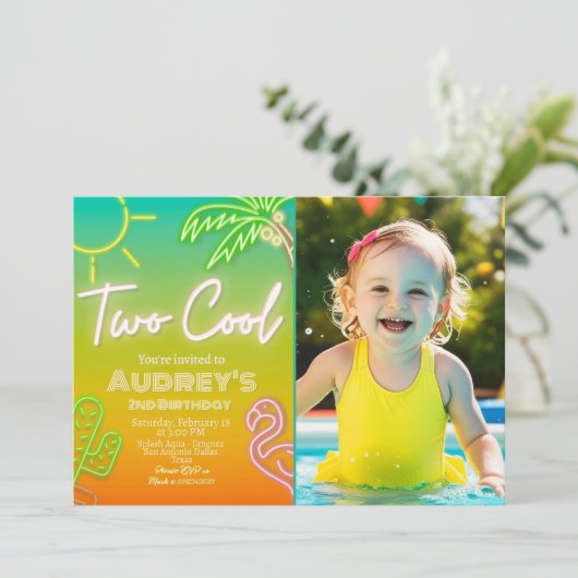 Twee koele neon zwembadfeest uitnodiging met foto (Staand voorkant)