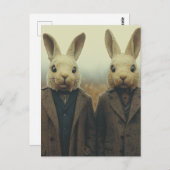 Twee konijnen in pakken in een mistig veld briefkaart (Voorkant / Achterkant)
