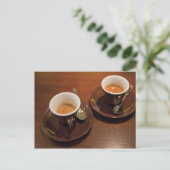 twee kopjes verse espressokoffie op een briefkaart (Staand voorkant)