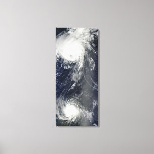 Twee krachtige stormen in de Atlantische Oceaan Canvas Afdruk