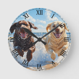 Twee Labrador Retrievers op het strand Ronde Klok