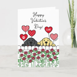 Twee Labradors die Valentijnskaartrozen kijken Feestdagen Kaart