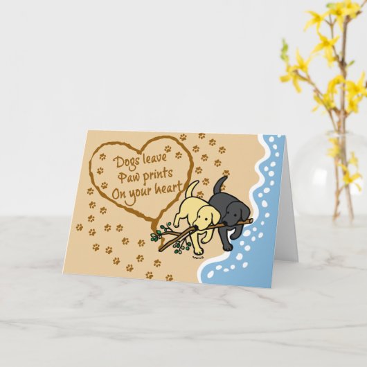 Twee Labradors Paw Prints Zand Letter Kaart (Gele Bloem)