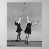 Twee lacrosse spelers springen voor de bal. poster (Voorkant)