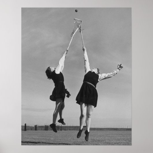 Twee lacrosse spelers springen voor de bal. poster (Voorkant)