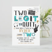 Twee Legit om de Tweede Uitnodiging van de Dag van (Staand voorkant)