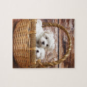 Twee leuke Maltese puppies in een mand Legpuzzel (Horizontaal)