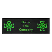 Twee levendige Keltische Knots Iers Groen op Zwart Naambadge (Voorkant)