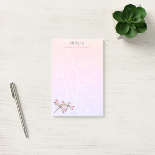 Twee libellen over pastels gepersonaliseerd post-it® notes (Kantoor)