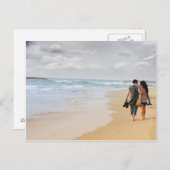 twee liefhebbers op het strand briefkaart (Voorkant / Achterkant)
