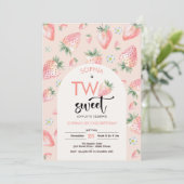 Twee lieve aardbeien kinderen verjaardag kaart (Staand voorkant)