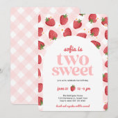 Twee lieve aardbeien meisje 2e verjaardag uitnodig kaart (Voorkant / Achterkant)