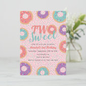 Twee lieve donut kinderen verjaardag uitnodiging (Staand voorkant)