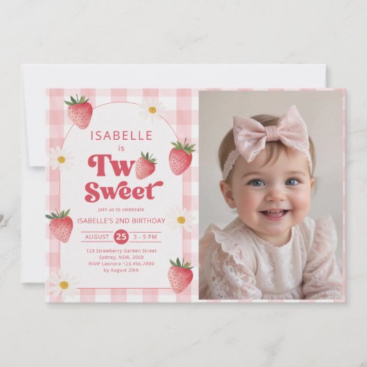 Twee lieve meisje aardbei 2e verjaardag partij fot kaart (Voorkant)