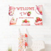 Twee lieve! Roze Meisje Aardbei 2e Verjaardag Spandoek (Insitu)