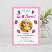 Twee lieve Schattigee aardbeien meisje foto 2e ver Kaart (Staand voorkant)