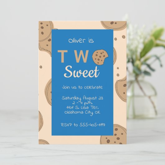 Twee lieve tweede verjaardagsfeestuitnodiging kaart (Staand voorkant)