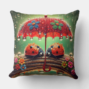 Twee lieveheersbeestjes onder een decoratieve para kussen