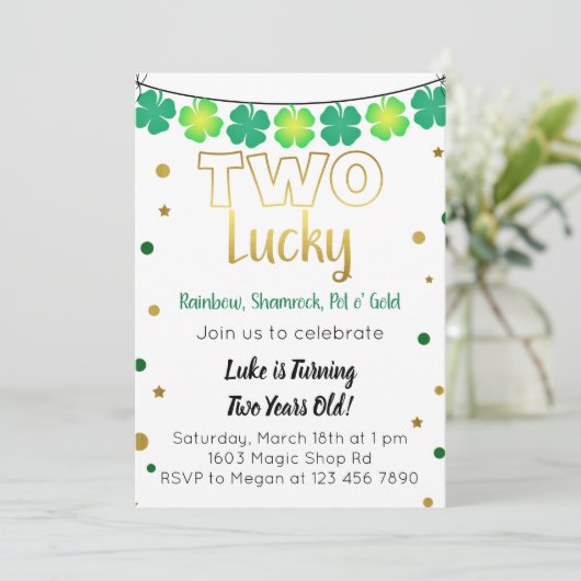 Twee Lucky 2e verjaardag Uitnodiging (Staand voorkant)