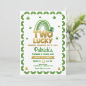 Twee Lucky Birthday Uitnodiging St Patrick's Day (Staand voorkant)