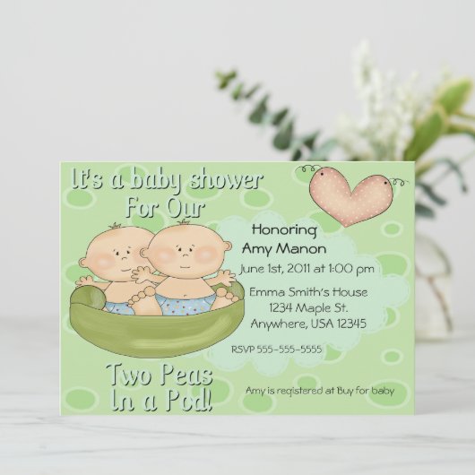 Twee maal erwten in een baby shower met peul kaart (Staand voorkant)