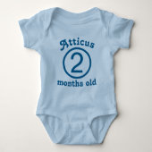 Twee maanden oud gepersonaliseerd blauw romper (Voorkant)