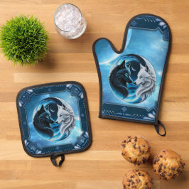Twee majestueuze wolfskoppen ovenwant & pannenlap set