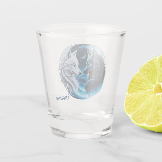 Twee majestueuze wolfskoppen shot glas (Achterkant)