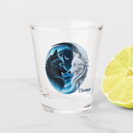 Twee majestueuze wolfskoppen shot glas