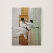 Twee Mannen die concurreren in een Judo Gelijke 3 Legpuzzel (Verticaal)
