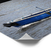 Twee Mannen en een Blauwe Boot Poster (Hoek)