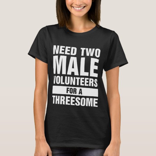 Twee mannetjes voor een trio single vrouw vies Hum T-shirt (Voorkant)