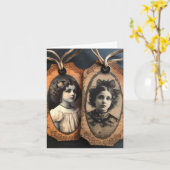Twee Meisjes Gemengde Media Collage Labels Kaart (Gele Bloem)