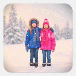 TWEE MEISJES KINDEREN IN SNEEUW SCÈNE KERSTONTWERP VIERKANTE STICKER